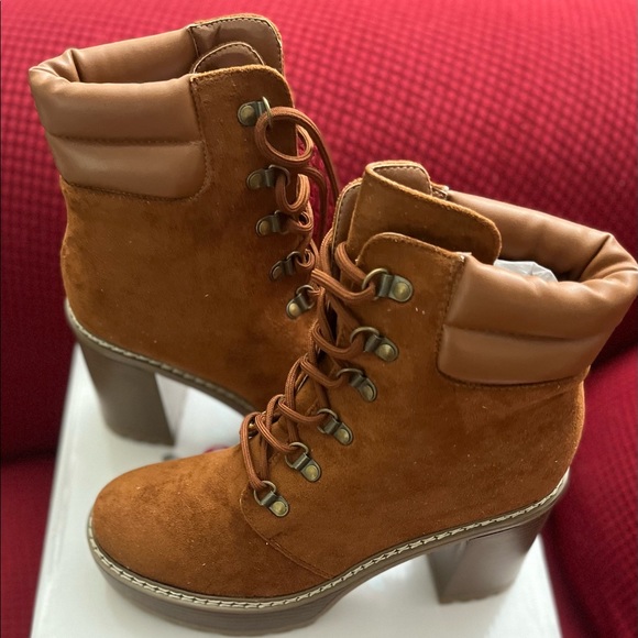 Olivia Miller Lug Heel Tall Heel Boots, Sz 8.5 - Picture 2 of 5